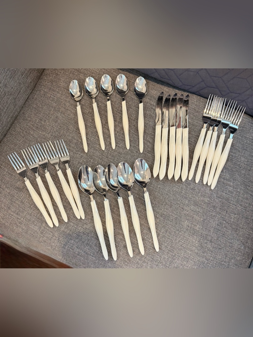 Cutco White Pearl 25 Piece Service for 5 Flatware Set Knives Forks Spoons